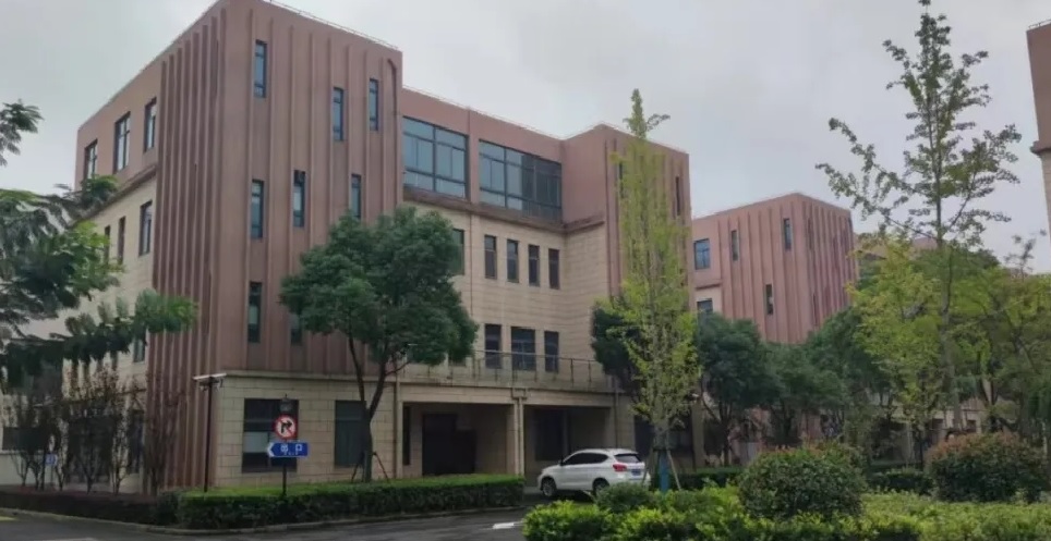 宝山631平方和1220平方独栋出售，送70平方和300平方花园